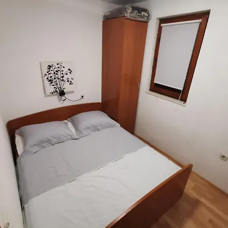 Bugenvila1 Daire Rogoznica (Sibenik-Knin)