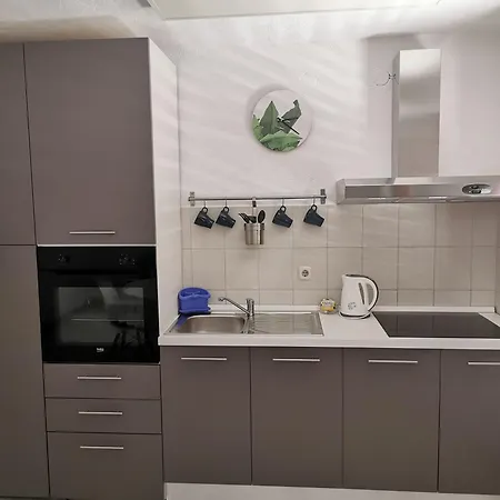 Apartman Bugenvila1 *