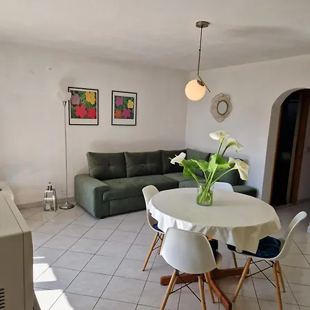 Bugenvila1 Daire Rogoznica (Sibenik-Knin)