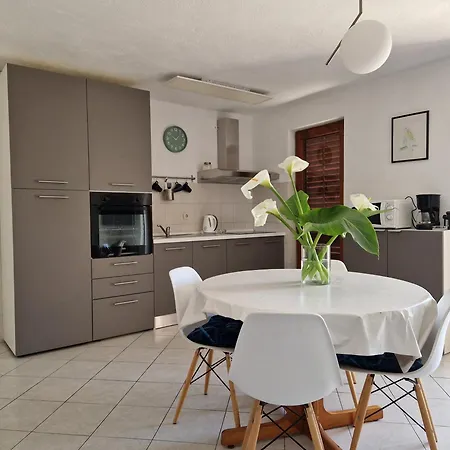 Apartment Bugenvila1